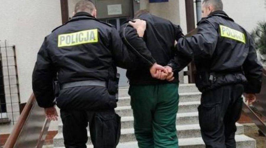 Chciał dostać papierosa... od 14-latka. Uderzył w twarz i ukradł telefon.
