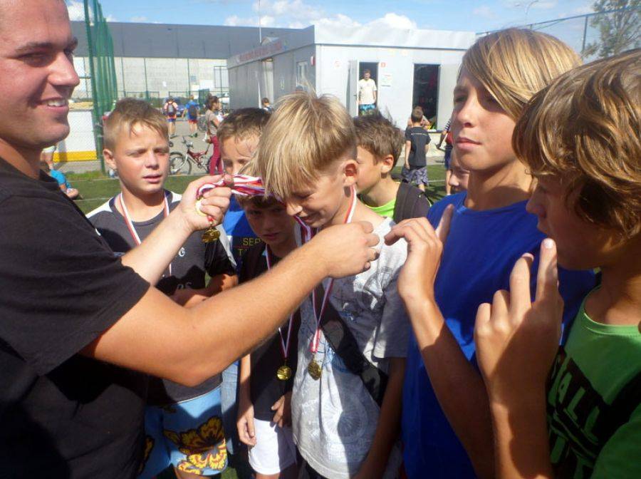 Kilkaset dzieci na pływalniach i boiskach. Zainteresowanie sportem jest ogromne! [FOTO]