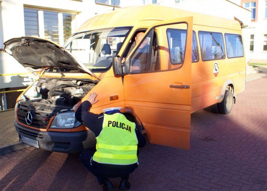 Kontrolują szkolne autobusy. Dzieci nie dojeżdżają bezpiecznie- FOTO