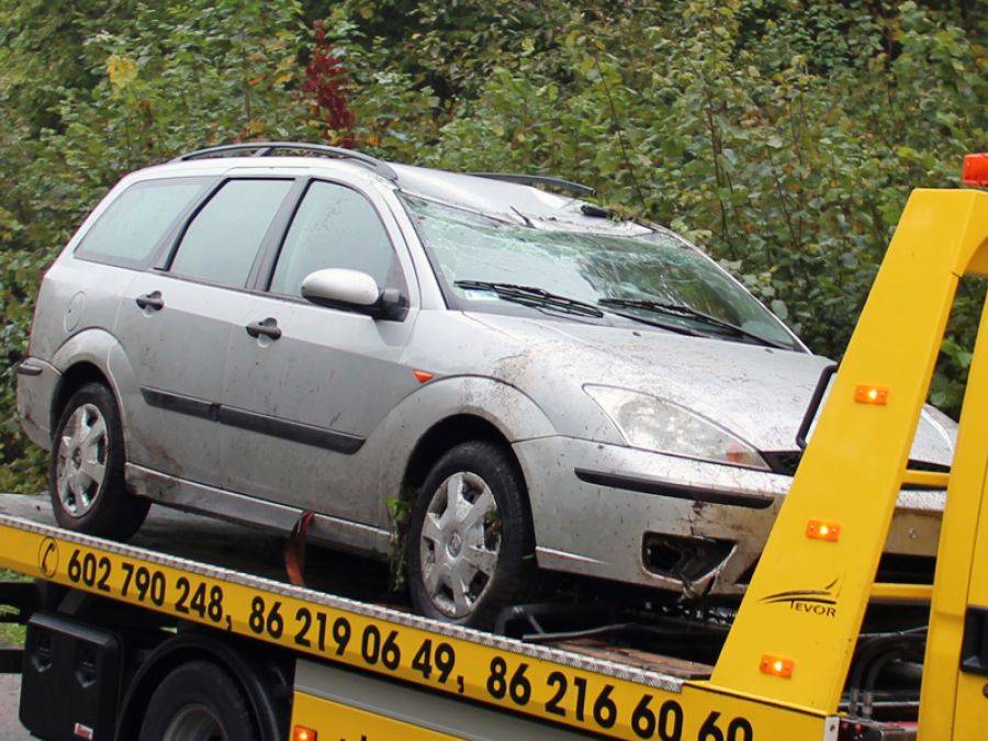Peugeot wjechał na czerwonym świetle. Wypadek na rondzie Solidarności.