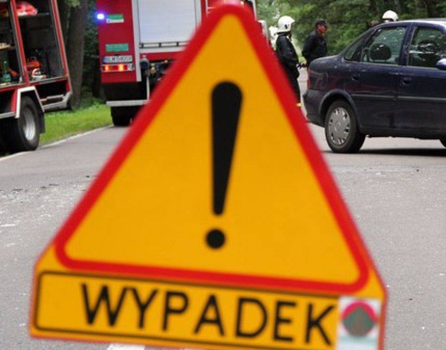 Seat wjechał w tył ciężarówki. Są ranni.