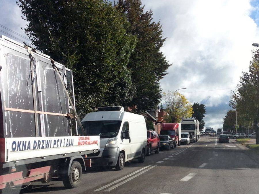 Przejazd przez Woj. Polskiego to dziś dramat. Korki na całej długości.