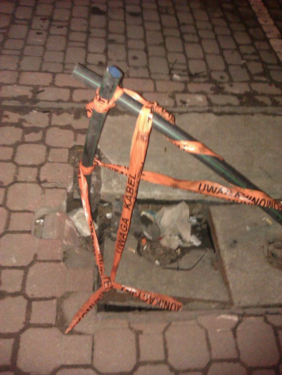 Dziury straszą nawet na chodnikach