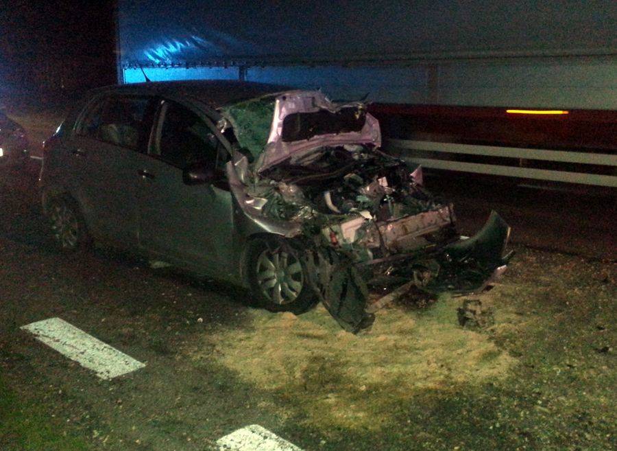 Uderzył w tył przyczepy rolniczej. Był kompletnie pijany? [FOTO]