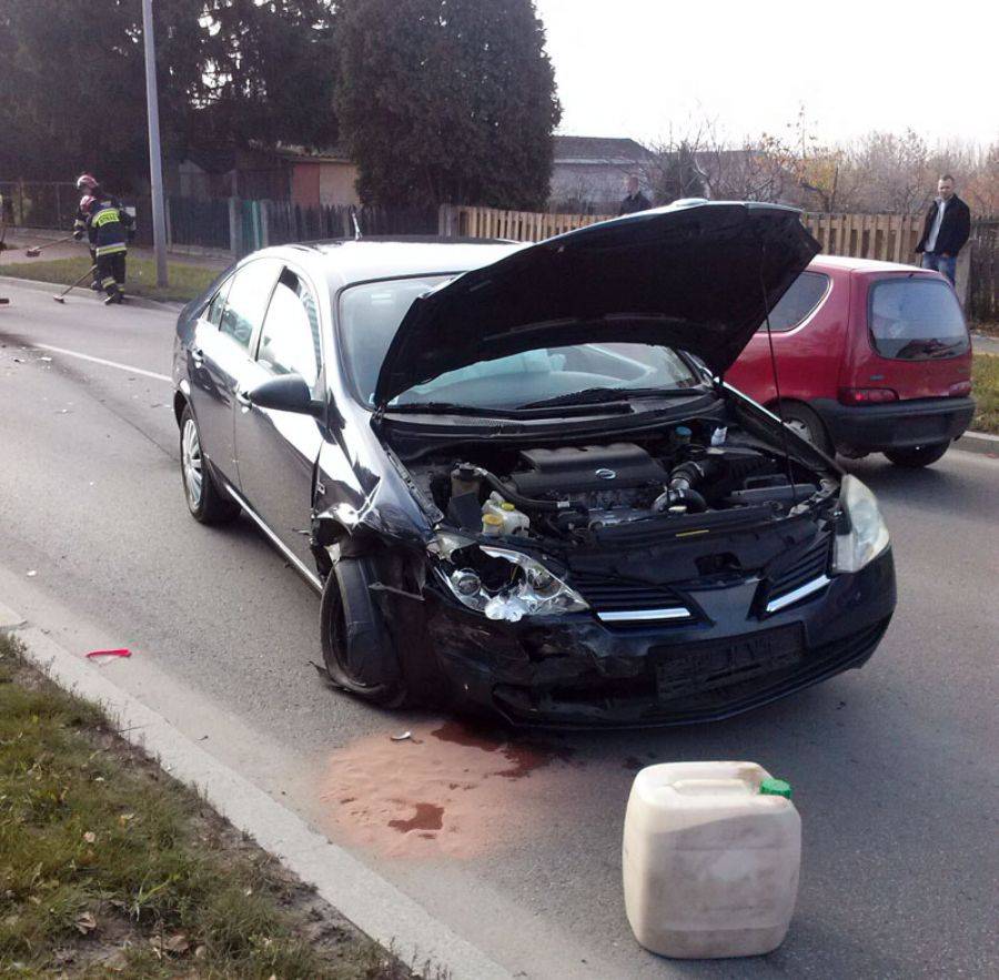 Omijaj ul. Spokojną. Zderzyły się dwa samochody. [FOTO]
