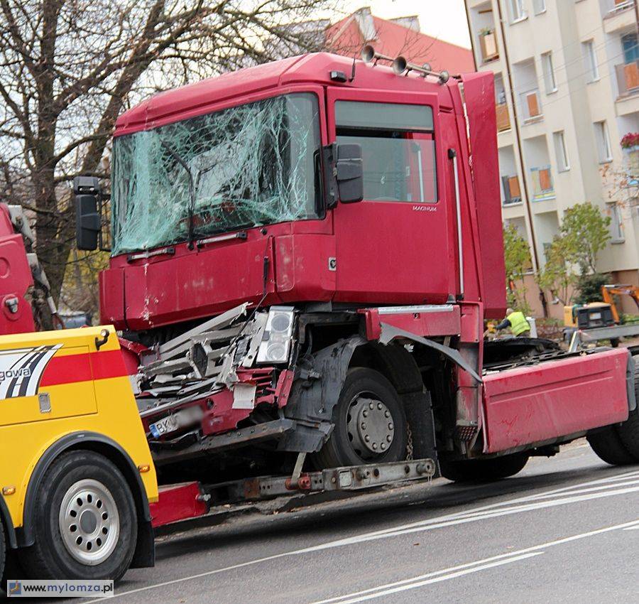 Przejazd przez miasto utrudniony. Kolizje na głównych drogach. [FOTO]