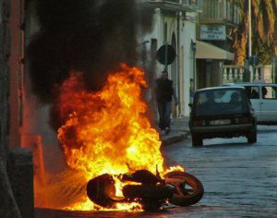 67-latek ocalał ze zderzenia z dwoma autami