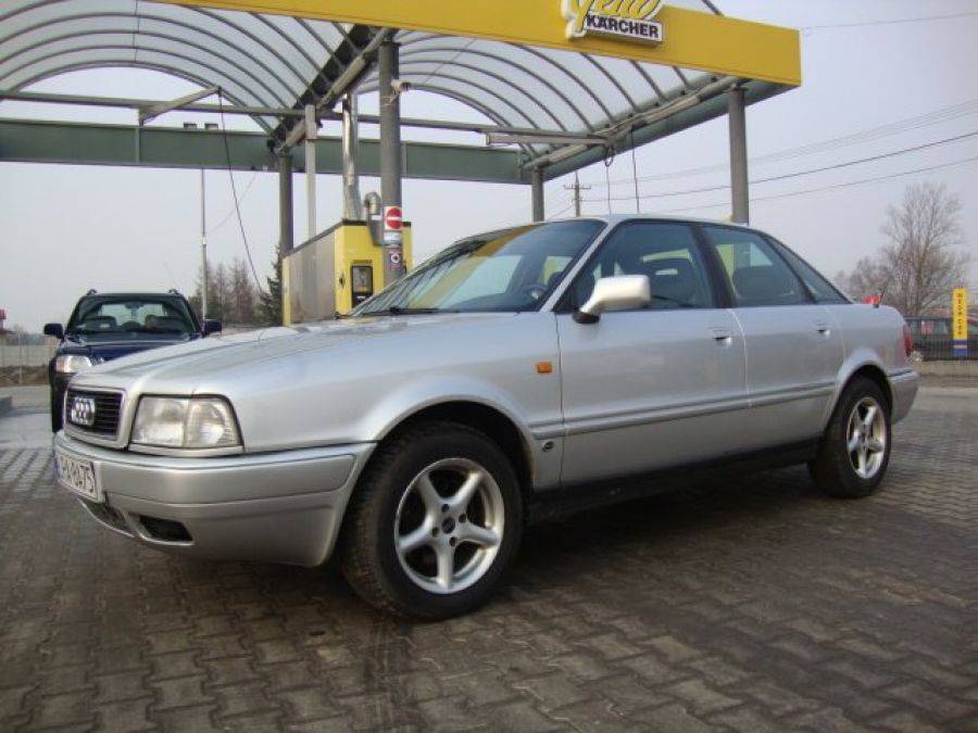 Tej kradzieży nikt się nie spodziewał. Sprzed bloku zniknęło stare audi.
