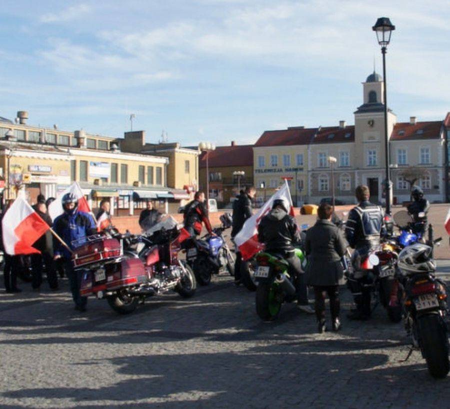 Flagi na motorach i kilkaset osób w Warszawie- świętujemy niepodległość! [VIDEO+FOTO]