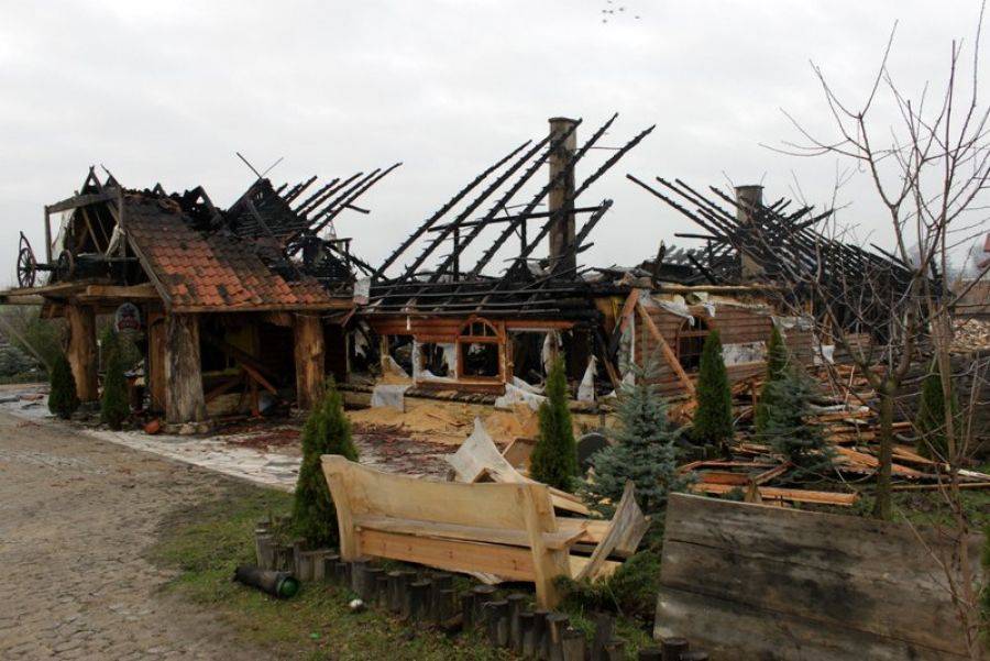 Spłonęła karczma w Kisielnicy [NOWE FOTO]
