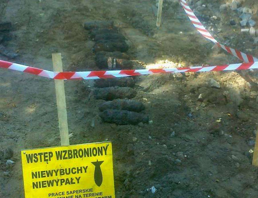 Detonują pociski. Strefa ochronna w Czerwonym Borze.