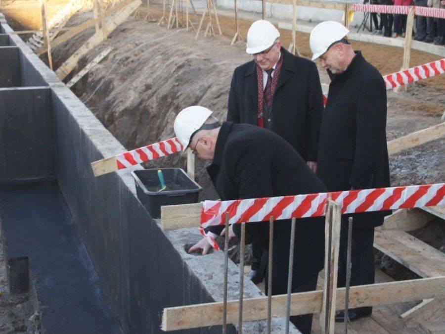 Kamień węgielny położony. Halę można budować. [VIDEO i FOTO]
