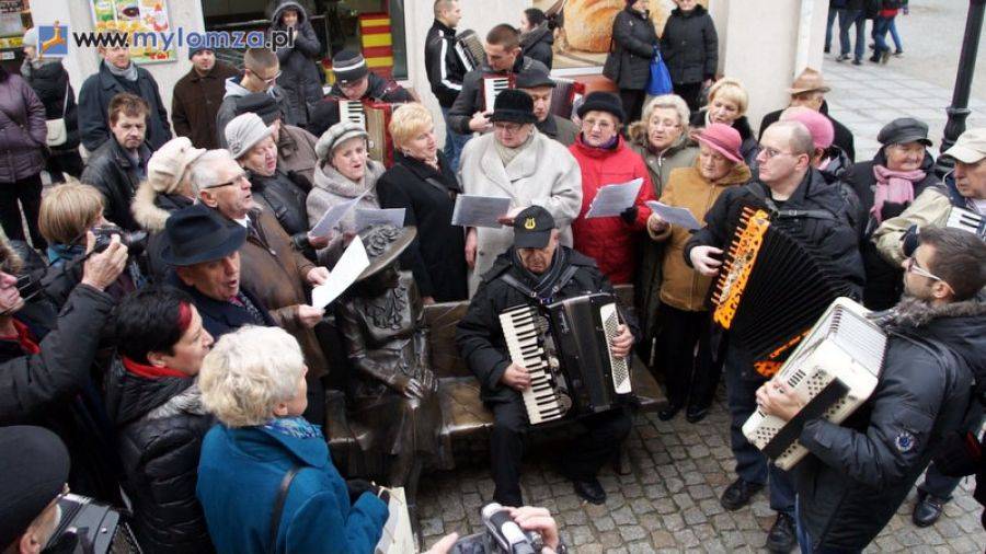 Śpiewać na ulicy to żaden wstyd! My z Łomży przy Hance Bielickiej. [VIDEO]