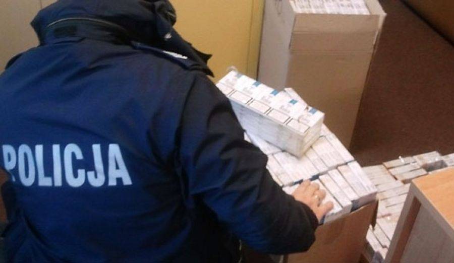 Przemyt papierosów kwitnie na potęgę. Kolejne kilka tysięcy paczek znalezionych. [FOTO]
