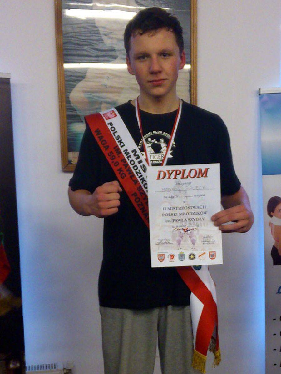 Bokserzy z medalami. Mateusz Gawęcki mistrzem Polski. Zobacz zwycięską walkę! [VIDEO i FOTO]