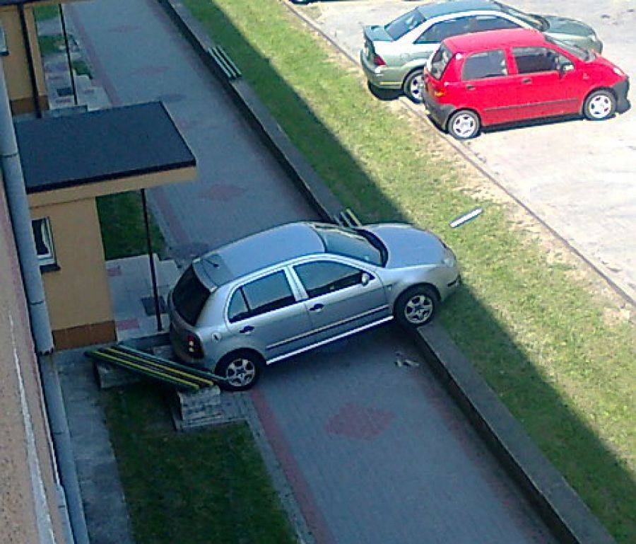 Łomżyńscy mistrzowie parkowania A.D.2013 [FOTO]