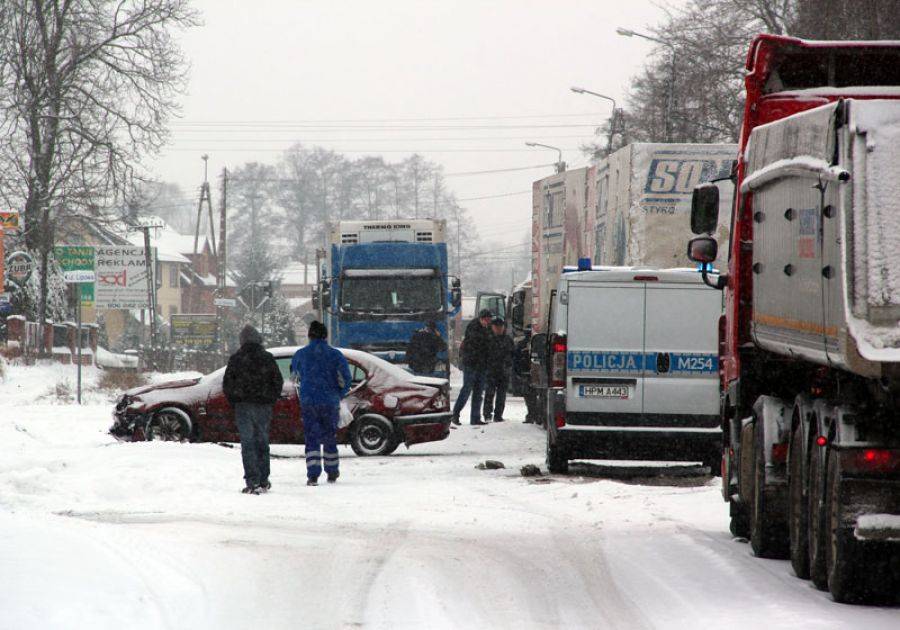 Wypadek w Konarzycach. Trzy osoby w szpitalu. [FOTO]