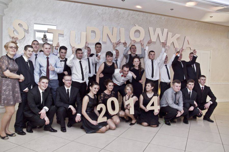 Pierwsza studniówka w Łomży. Maturzyści z Drzewnej świętują. [bogate FOTO]