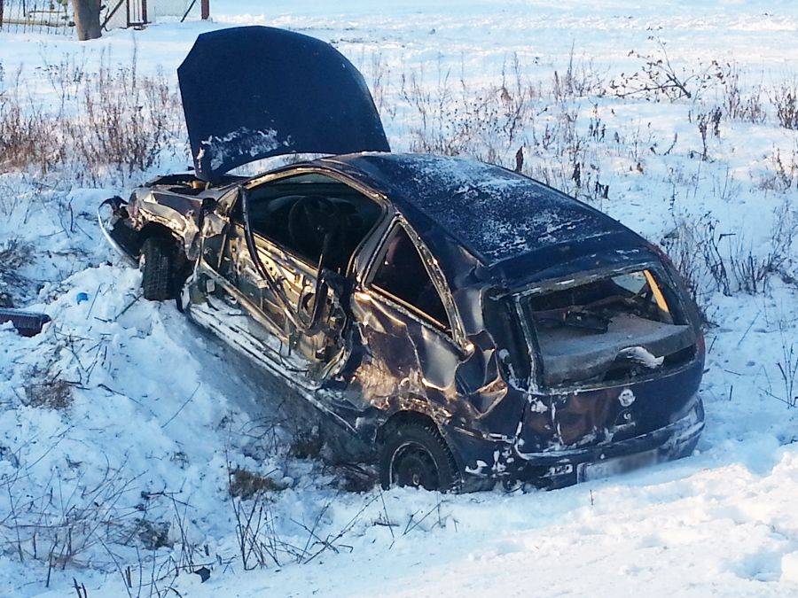 Opel zderzył się z piaskarką. Kierowca w szpitalu! [FOTO]