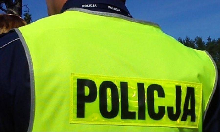 Kobieta leżała w zaspie śniegu. Uratowali ją w ostatniej chwili.