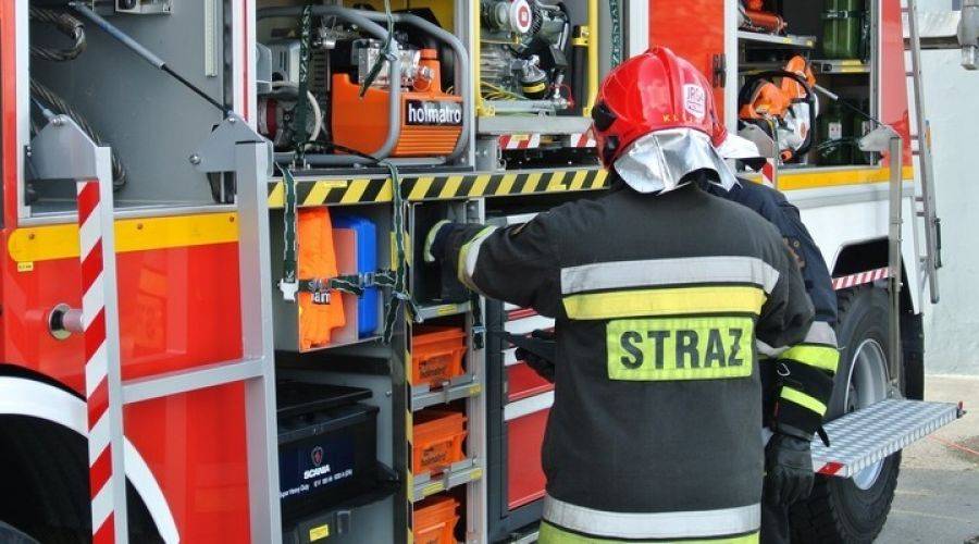 Porywisty wiatr uszkodził blok