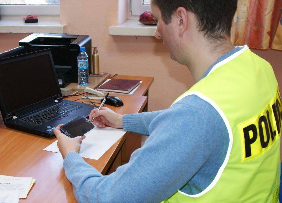 Znalazł i sprzedał telefon. Będzie miał problemy.