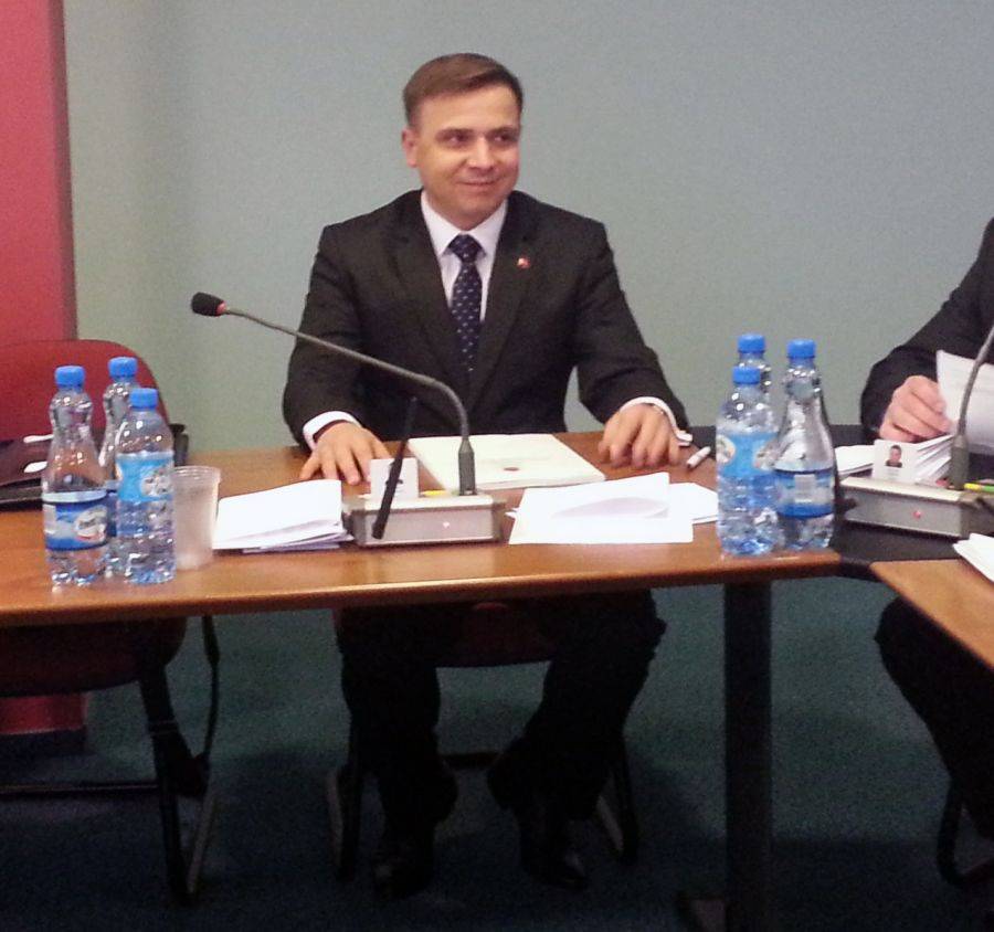 Etat pewniejszy, niż własna działalność. Radny Modzelewski został marketingowcem w MOSIR.