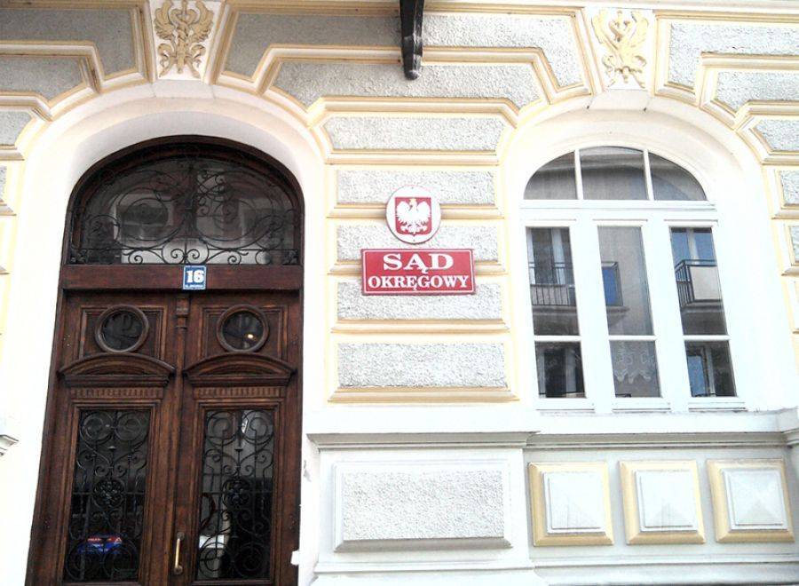 Chaos w sądach. Przesyłki nie docierają na czas, sędziowe odwołują rozprawy.