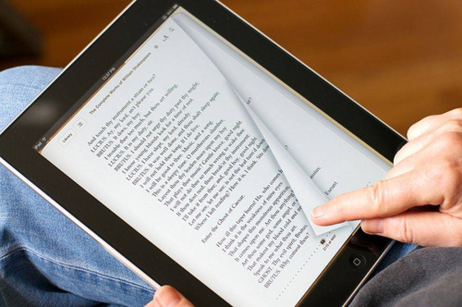 Wypożycz z biblioteki e- książkę. Za darmo i bez wychodzenia z domu.