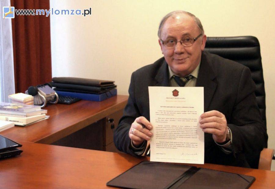 [VIDEO] Łomża wspiera Ukrainę. Apel samorządowców podpisał prezydent miasta.