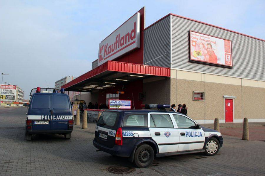 Bomby w Kauflandzie nie znaleziono. [FOTO]