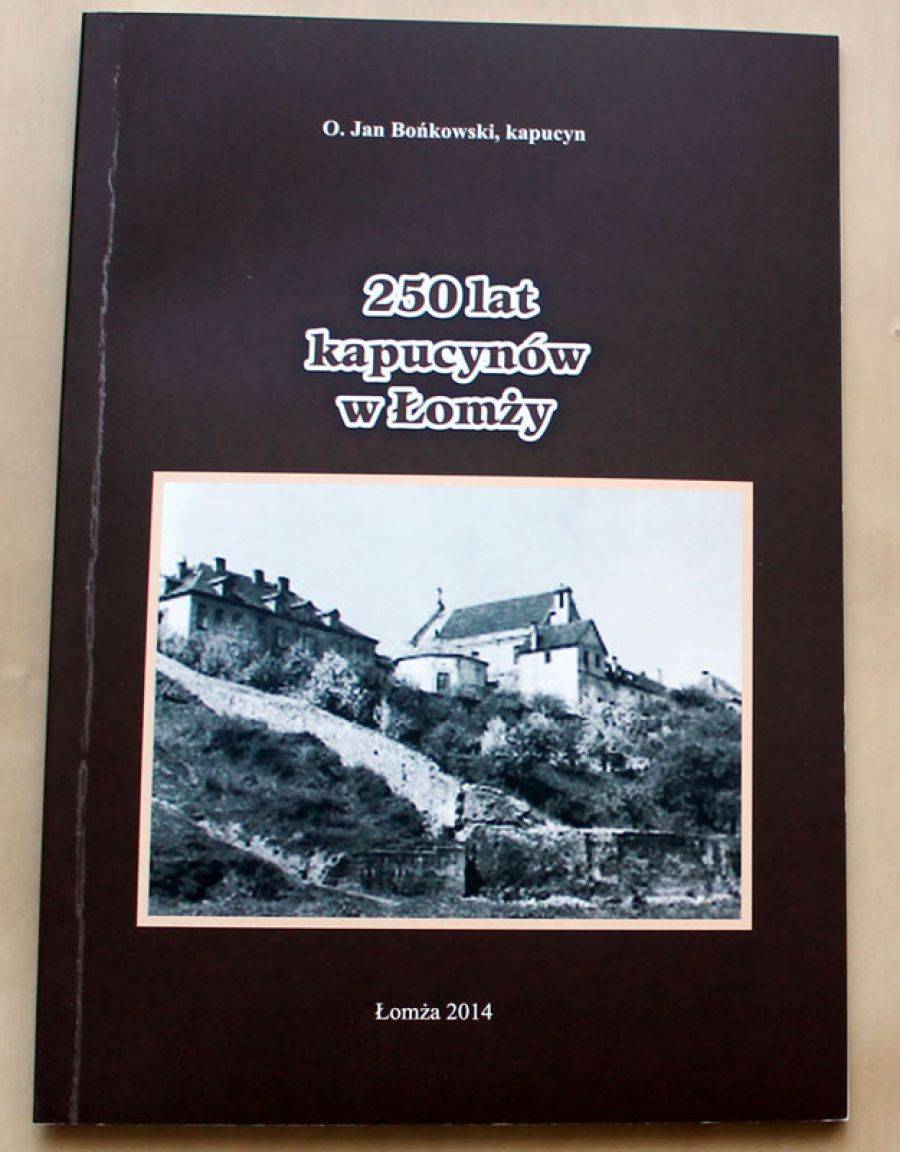 250 lat w jednej książce. Po klasztorze kapucynów oprowadza o. Bońkowski.