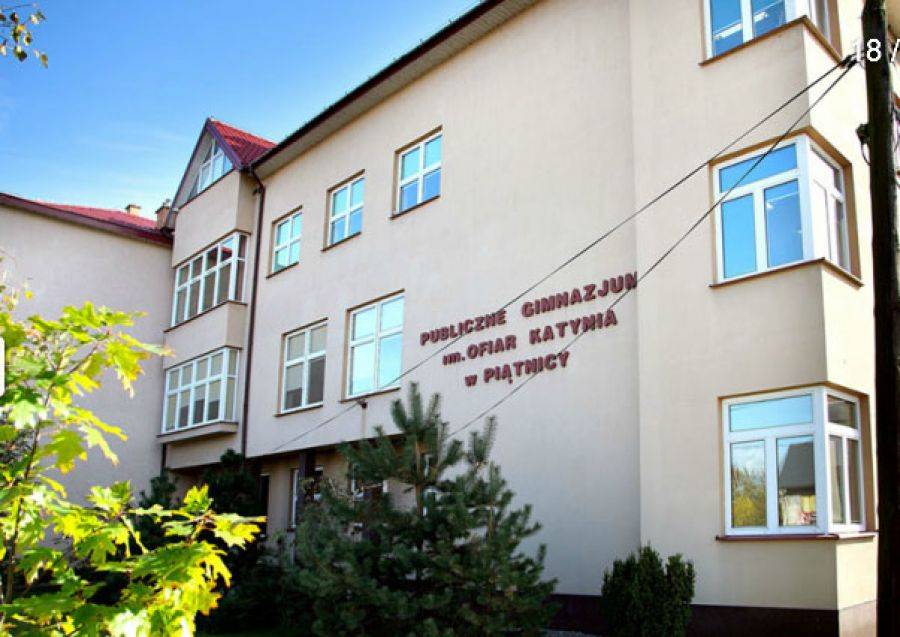 Szkoła z klasą, tradycjami i... pięknym położeniem. Gimnazjum w Piątnicy czeka na uczniów.