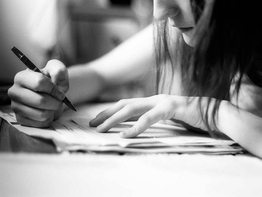 Zamiast lekcji- nauka w domu. Pierwsza łomżynianka, która nie musi chodzić do szkoły.