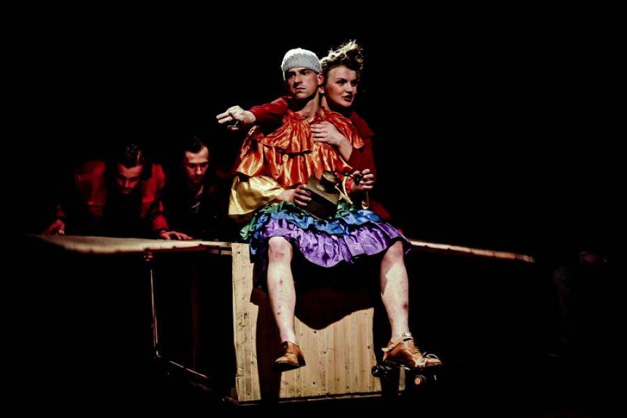 Spektakl nagradzanego Teatru Krzyk. Może warto spędzić tak dzisiejszy wieczór?