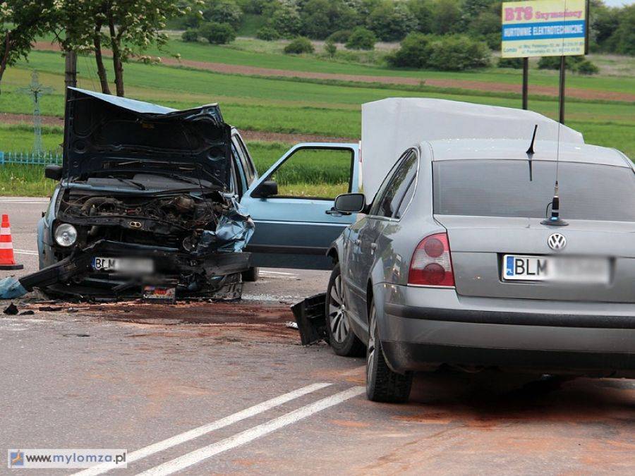 Wypadek w Piątnicy. Trzy osoby trafiły do szpitala. [FOTO]