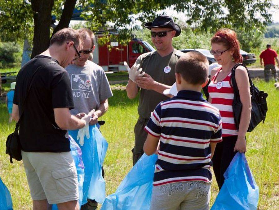 Latem opalasz się nad Narwią? Wcześniej posprzątaj jej brzegi.