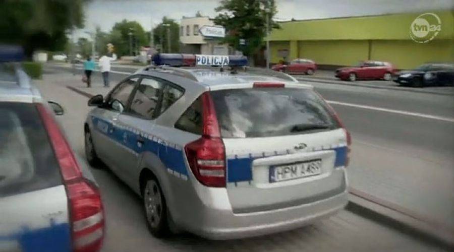 Policjanci prowadzili po alkoholu i grozili mieszkańcom? Nadal pracują w komendzie. [VIDEO]