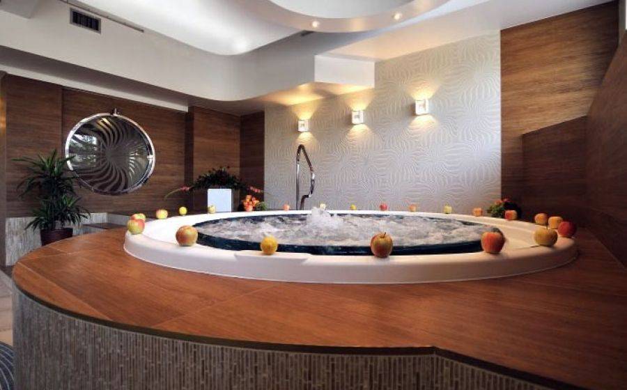 Wiesz, jak uchronić się przed HIV? Urząd Marszałkowski zafunduje ci weekend w hotelu ze SPA.