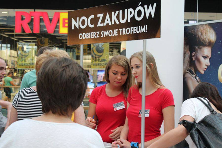 Szaleństwo wyprzedaży w Venedzie. Najszybsi dostali talony na dalsze zakupy. [VIDEO + FOTO]