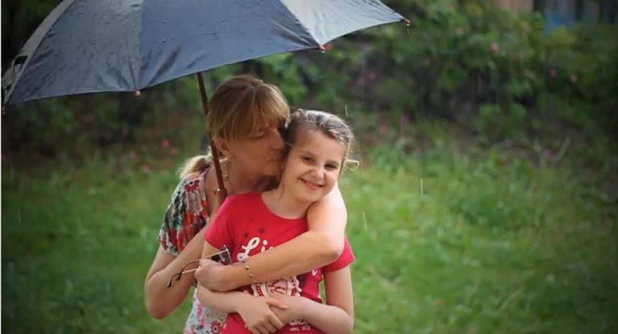 Łomżyńskie mamy wystąpiły w teledysku . Specjalnie na Dzień Mamy. [VIDEO]