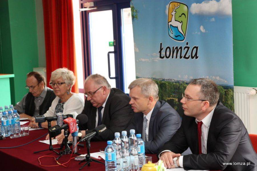 Artystyczna parada na ulicach Łomży. Na koniec zaśpiewa Jula. [VIDEO]