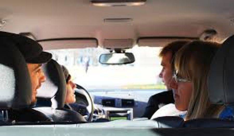 Dzielą samochód i koszt paliwa. Łomżyniacy nie boją się carpoolingu.