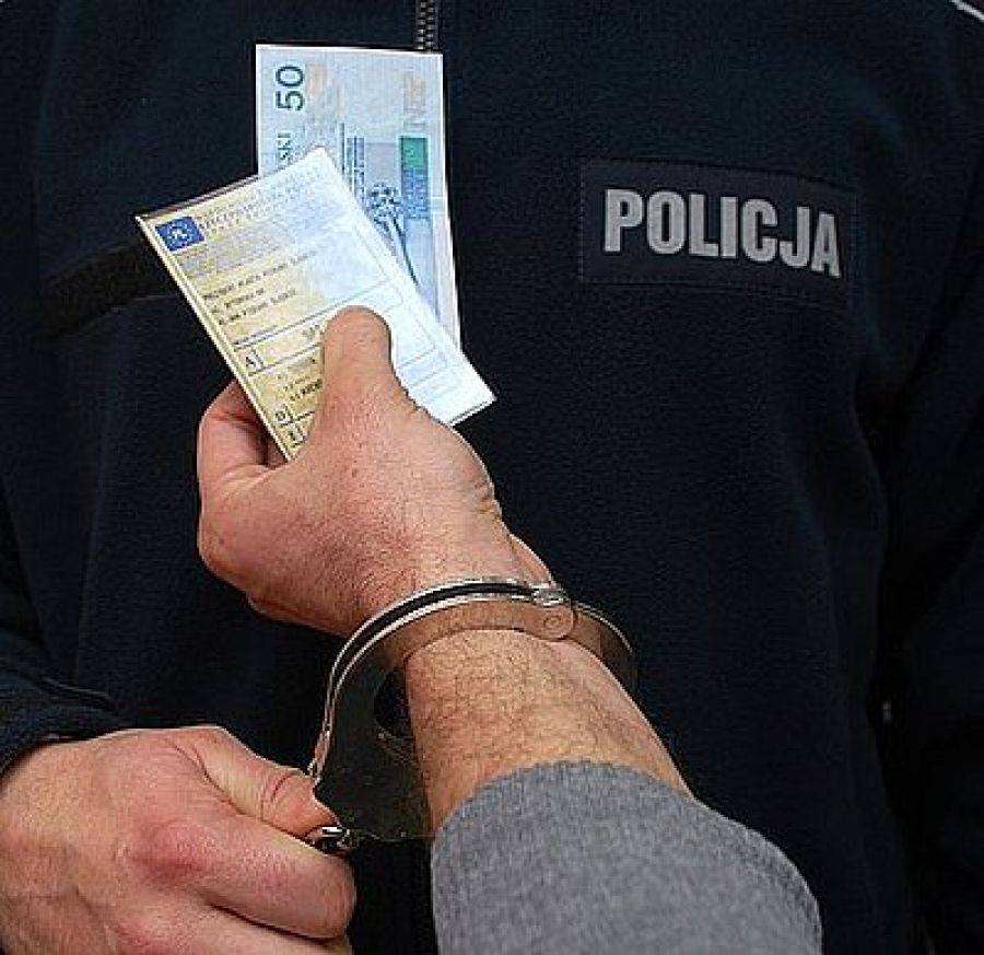 Chciał dać 50 złotych łapówki