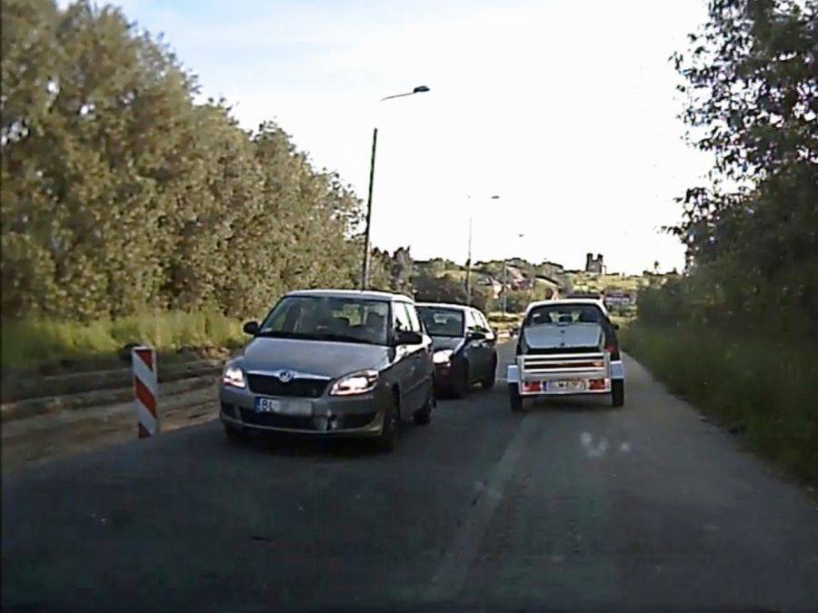 Zlekceważyli czerwone światło. Niebezpieczna ul. Sikorskiego. [VIDEO]