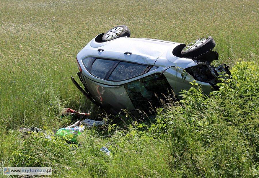 Zasłabł za kierownicą? Uderzył w samochód z naprzeciwka i dachował [FOTO]