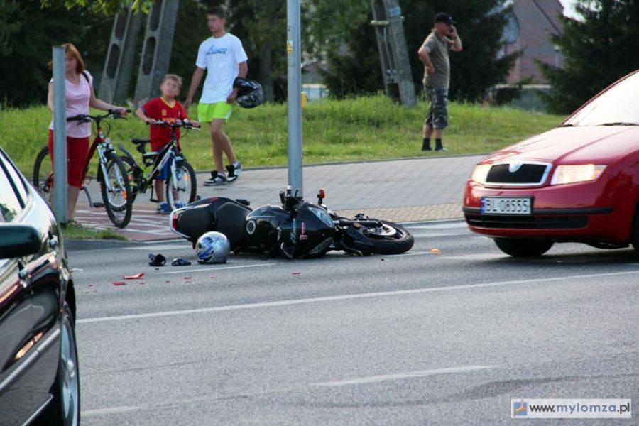 Wjechał skuterem w auto. Nastolatek w szpitalu! [FOTO]