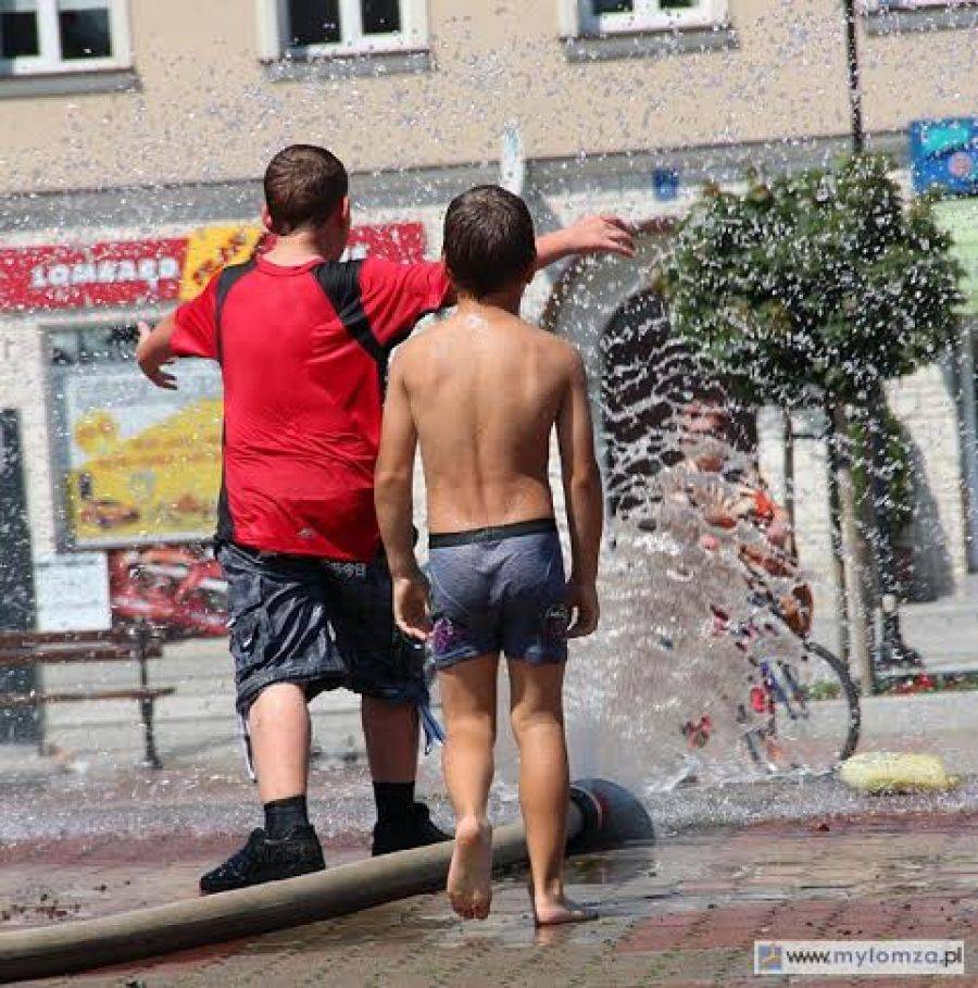 Kurtyna wodna na Starym Rynku. [FOTO]