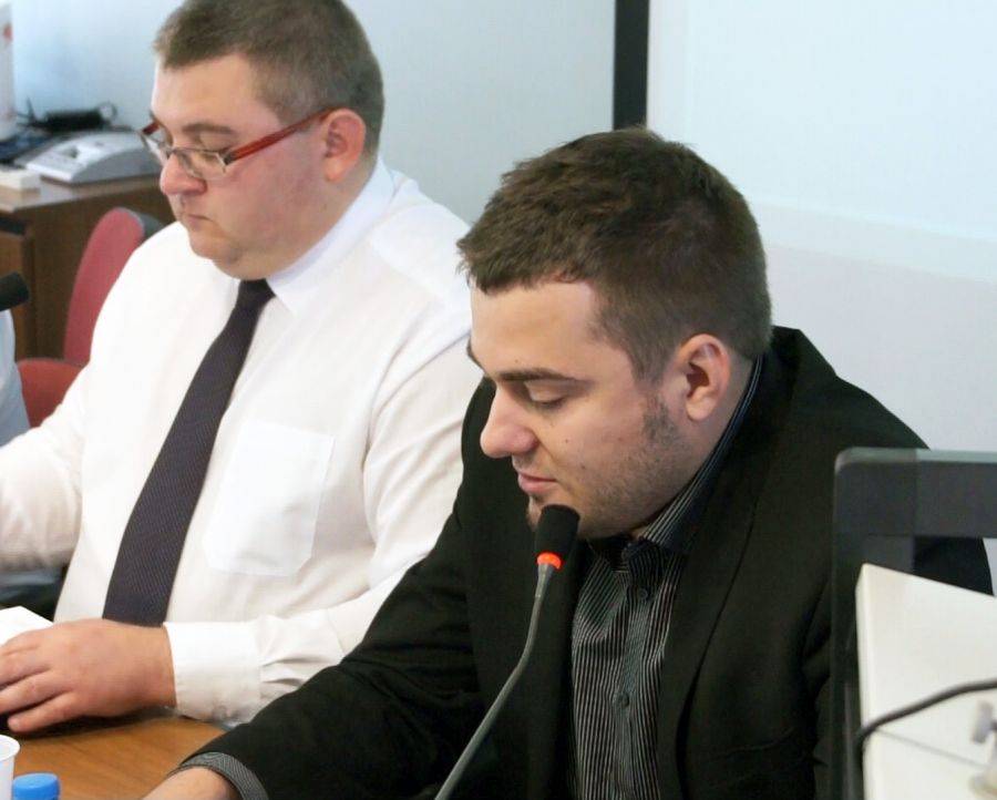 Radny Chrzanowski: Na hali targowej w boksach nie otwierają się okna.[VIDEO]