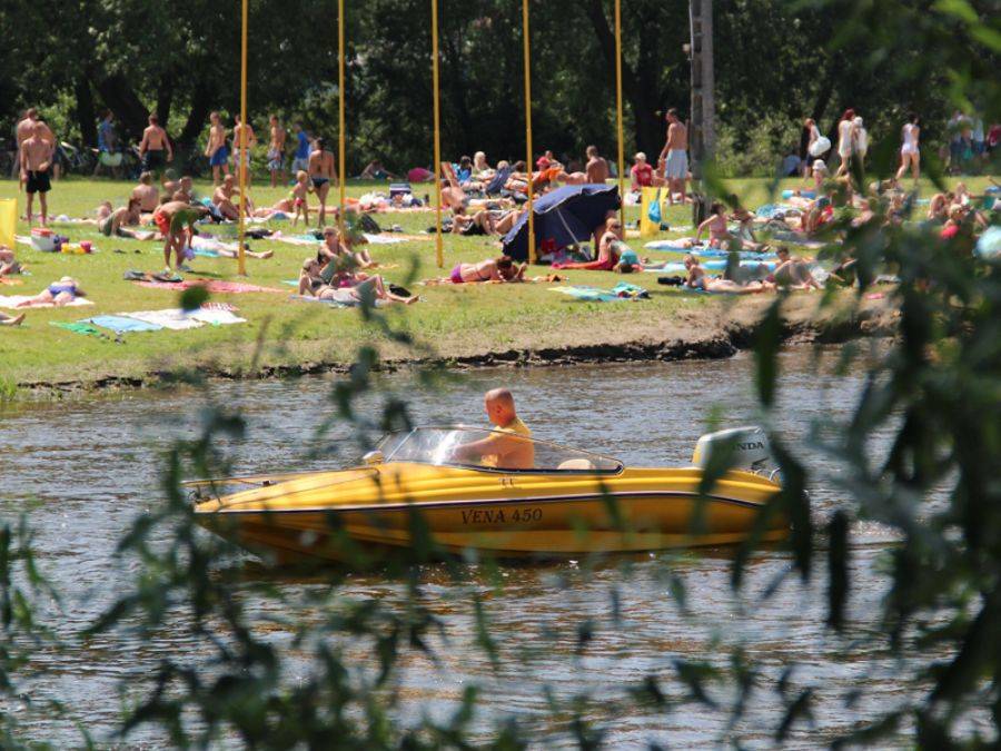 Jak być bezpiecznym w wodzie i na plaży?